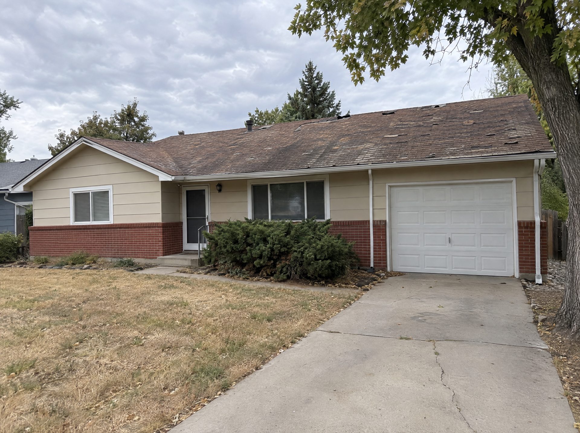 Before the roof replacement in Arvada, photo 1